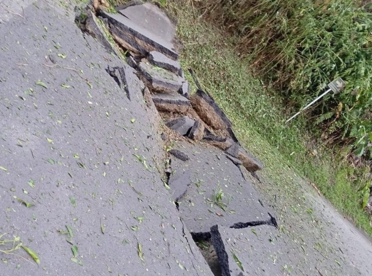 Vía dinamitada por el ELN en Antioquia