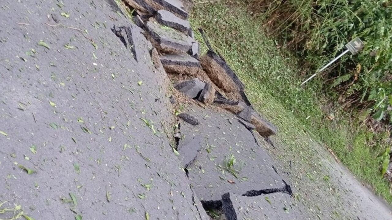 Vía dinamitada por el ELN en Antioquia