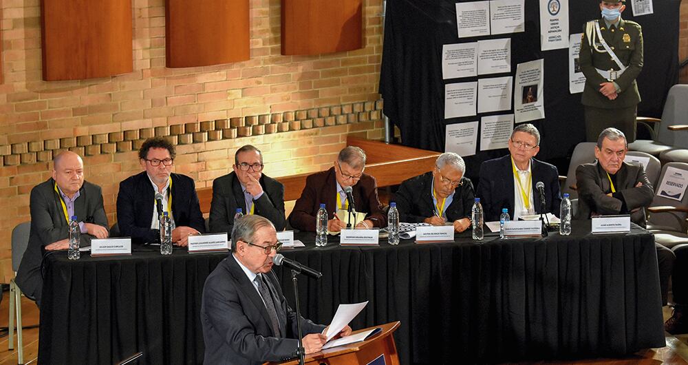 Para la primera decisión de la JEP se estaría citando a las víctimas a una “preparación obligatoria”. Hay críticas, porque afirman que pretenden libretear su dolor. 