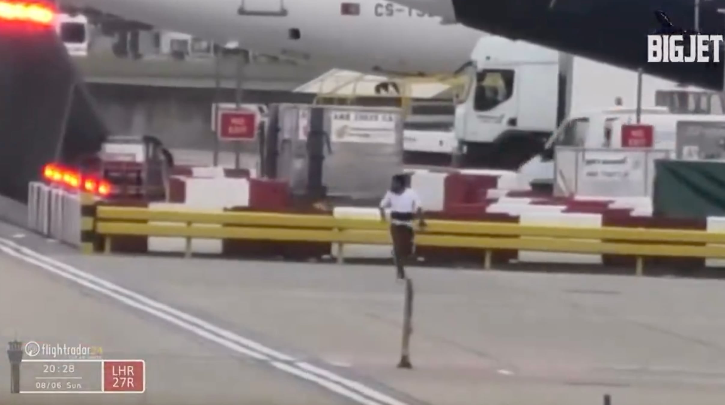 El hombre duró en la pista algunos minutos