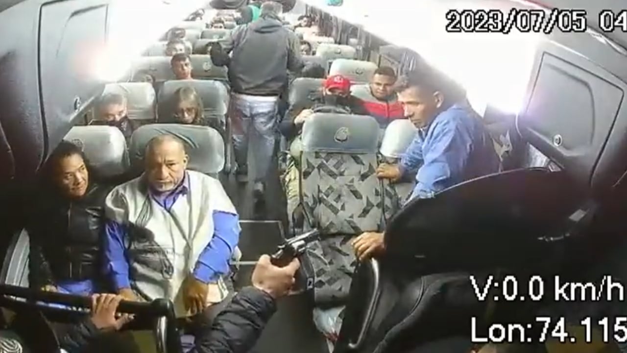 La ruta intermunicipal estaba realizando su ruta en la periferia de la capital.