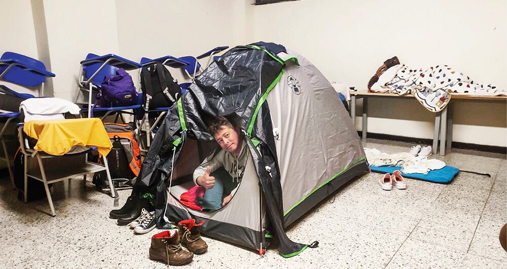 Javier Martínez viajó desde Pasto, Nariño, con sus dos hijas, de 17 y 18 años, quienes estudiaron en colegios públicos y buscan acceder a la universidad.