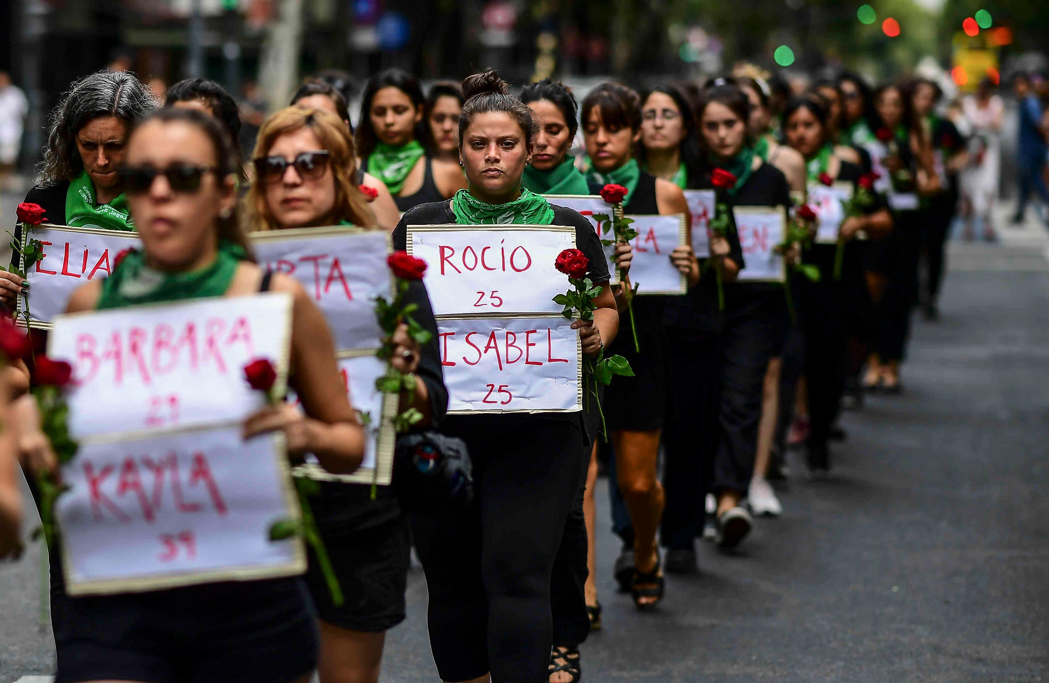 Mujeres marchan en Buenos Aires pidieron igualdad y el derecho  a decidir sobre su cuerpo sin restricciones, el 8 de marzo de 2020, durante el Día Internacional de la Mujer. (Foto: Ronaldo Schemidt / AFP)
