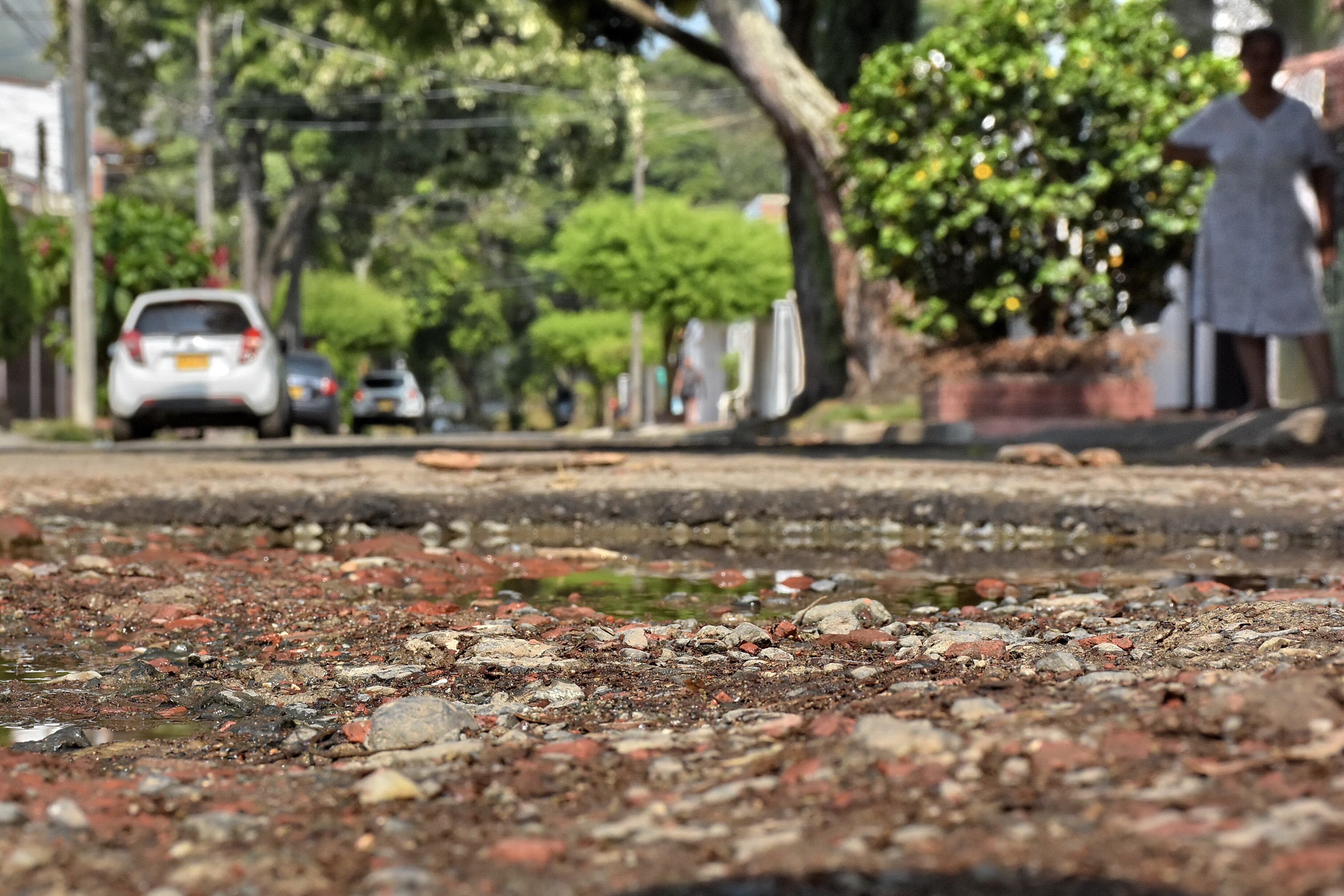 Los Habitantes del Barrio La Merced en la Calle 48N# 2AN-74 hacen un llamado a la Secretaría de Infraestructura Municipal para que les arreglen su calle, ya que lleva varios años en Mal Estado.