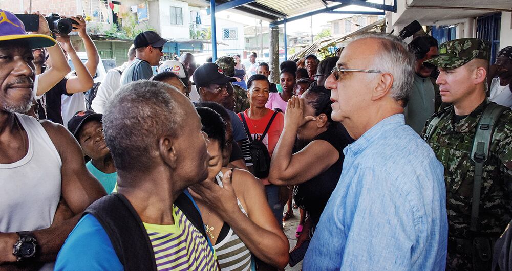 El ministro de Defensa, Iván Velásquez, estuvo en Buenaventura. 