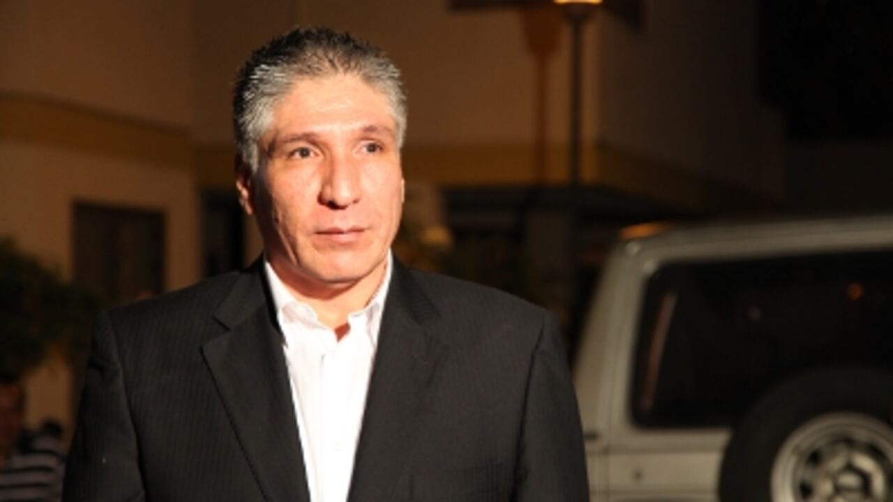 Sigifredo López Tobón en su casa en el condominio Brisas de Guadalupe de Cali.