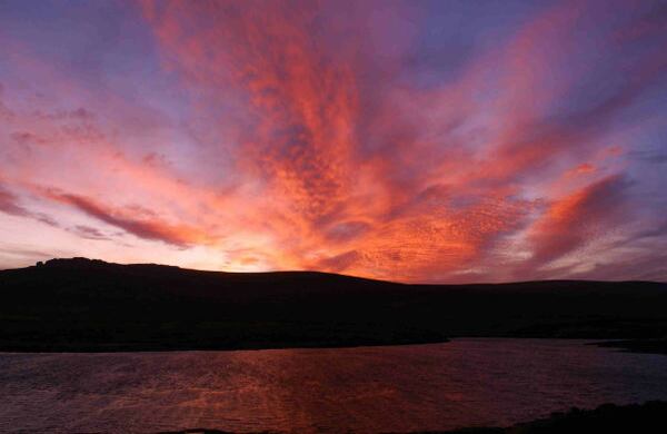 La temperatura máxima promedio en enero es de 12,8 °C, mientras que en julio es de cerca de 3,9 °C. La humedad y los vientos son constantemente altos y el cielo permanece nublado. 