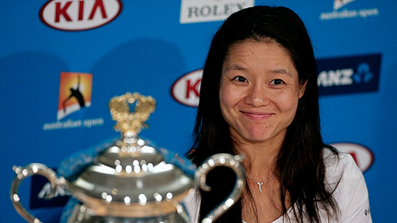 En su tercera final la china de 32 años se convirtió en la mujer de más edad en conquistar el Abierto de Australia.