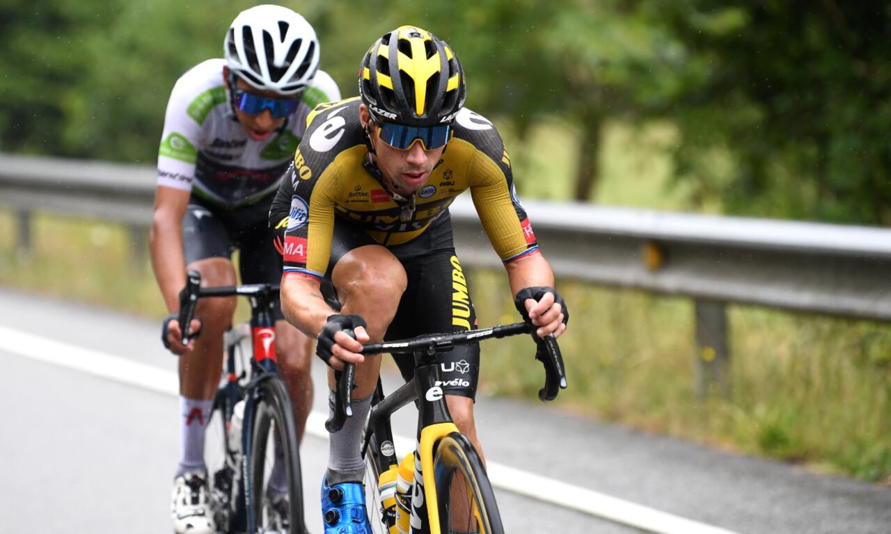 LAGOS DE COVADONGA, SPAIN - SEPTEMBER 01: (L-R) Egan Arley Bernal Gomez of Colombia and Team INEOS Grenadiers White Best Young Rider Jersey and Primoz Roglic of Slovenia and Team Jumbo - Visma compete in the Breakaway during the 76th Tour of Spain 2021, Stage 17 a 185,5km stage from Unquera to Lagos de Covadonga 1.085m / @lavuelta / #LaVuelta21 / on September 01, 2021 in Lagos de Covadonga, Spain. (Photo by Getty Images/Tim de Waele)