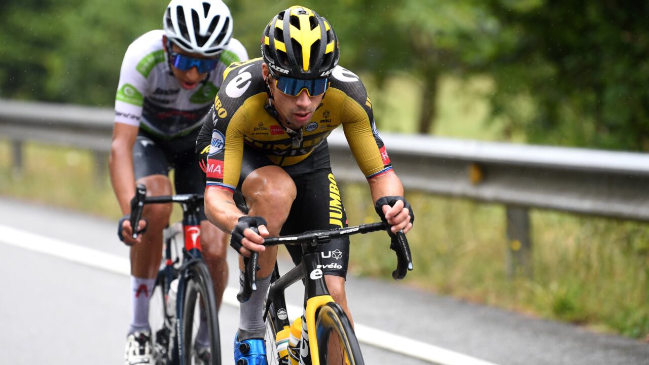 LAGOS DE COVADONGA, SPAIN - SEPTEMBER 01: (L-R) Egan Arley Bernal Gomez of Colombia and Team INEOS Grenadiers White Best Young Rider Jersey and Primoz Roglic of Slovenia and Team Jumbo - Visma compete in the Breakaway during the 76th Tour of Spain 2021, Stage 17 a 185,5km stage from Unquera to Lagos de Covadonga 1.085m / @lavuelta / #LaVuelta21 / on September 01, 2021 in Lagos de Covadonga, Spain. (Photo by Getty Images/Tim de Waele)
