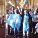 "Muchachos, ahora nos volvimos a ilusionar", cantada al ritmo de los niños Teatro Colón de Argentina.