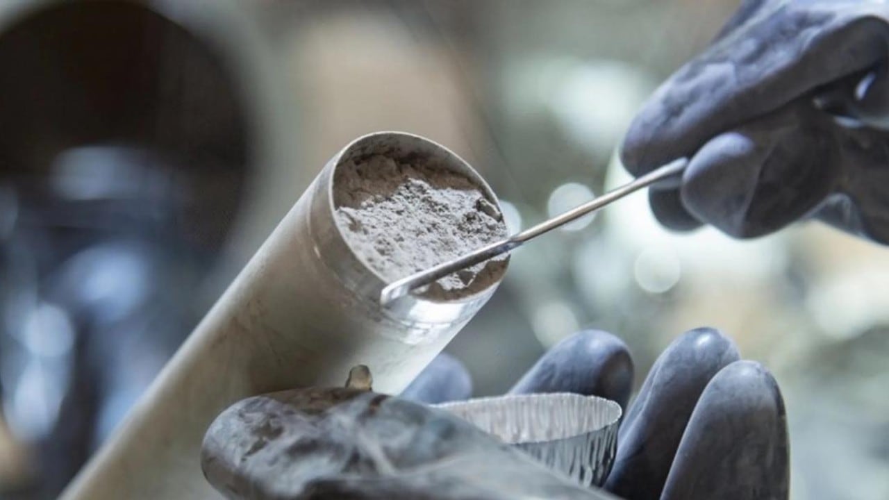 El equipo de ANGSA examinó material lunar intacto que permaneció sellado desde 1972.