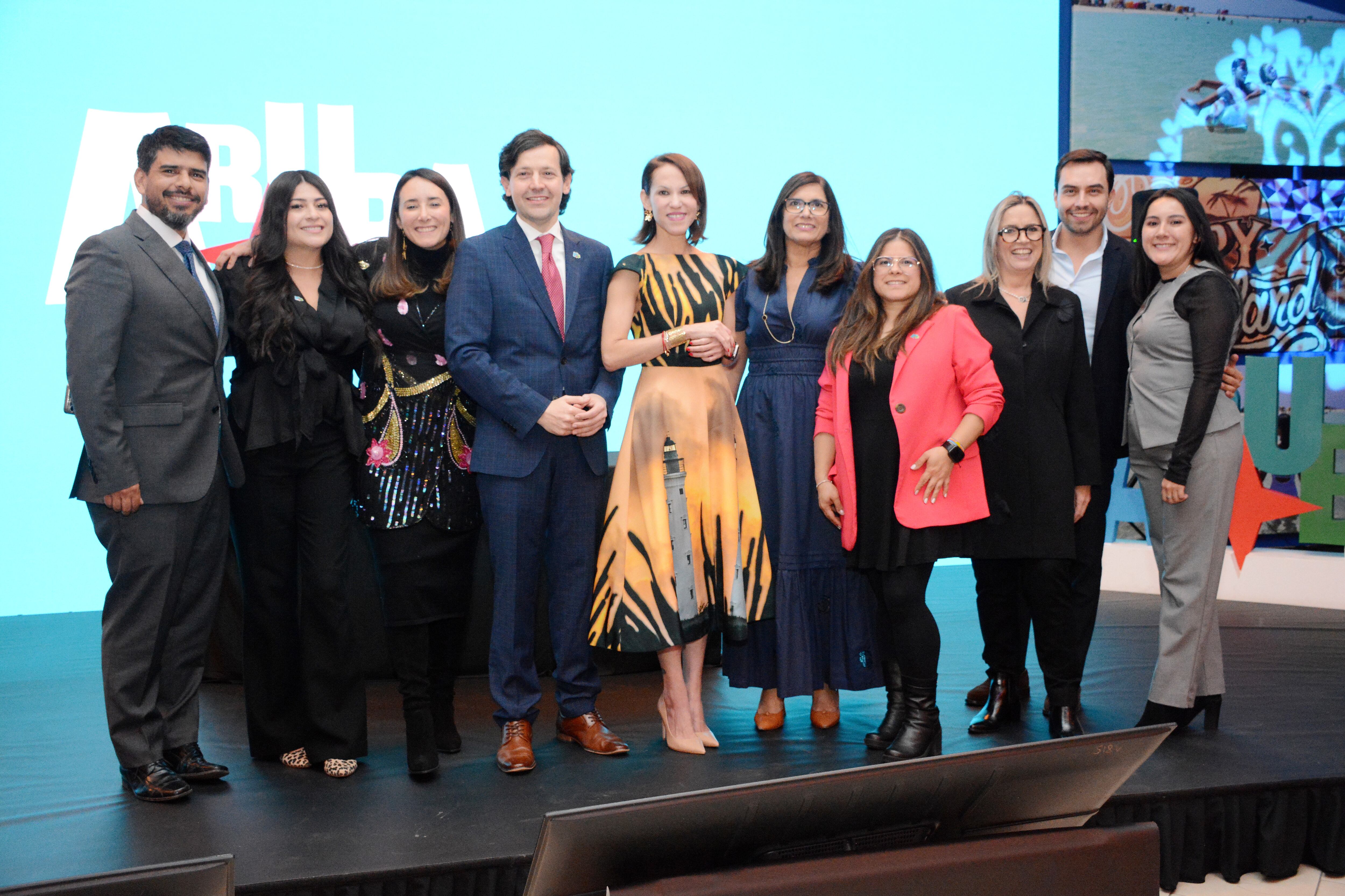 Ronela Croes, CEO de la Autoridad de Turismo de Aruba, y su equipo en Colombia