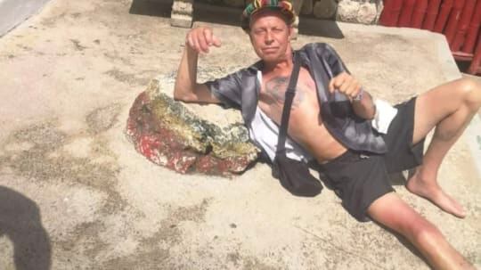 El hombre de 53 años se encontraba de vacaciones con su familia en Jamaica.
