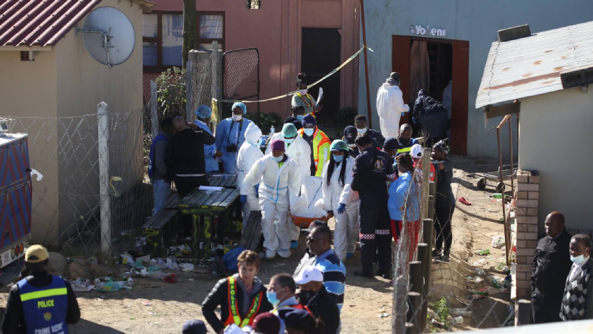 El gobierno provincial de Eastern Cape informó que ocho niñas y 13 niños habían muerto en este bar.