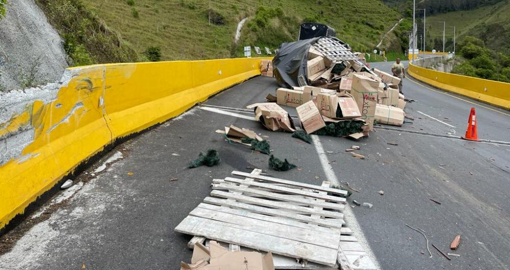 Accidente de tránsito en la vía La Línea entre dos automotores.