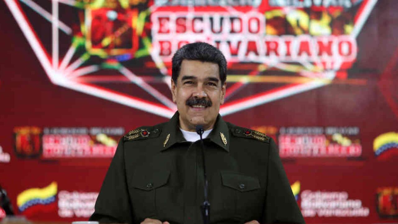 Nicolás Maduro ´desempolvó' el emblemático uniforme verde de Hugo Chávez durante su discurso.