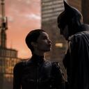 Zoe Kravitz es Selina Kyle y Robert Pattinson es Bruce Wayne. Hay buena química entre estos dos.