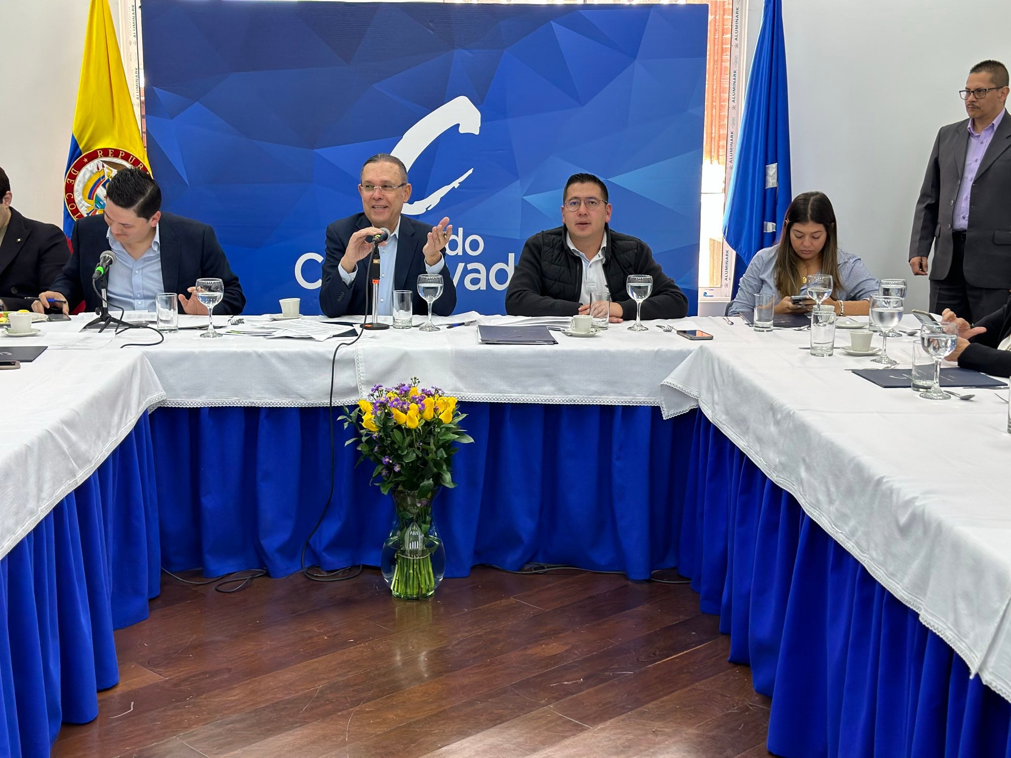 Reunión Partido Conservador para entrega de avales.