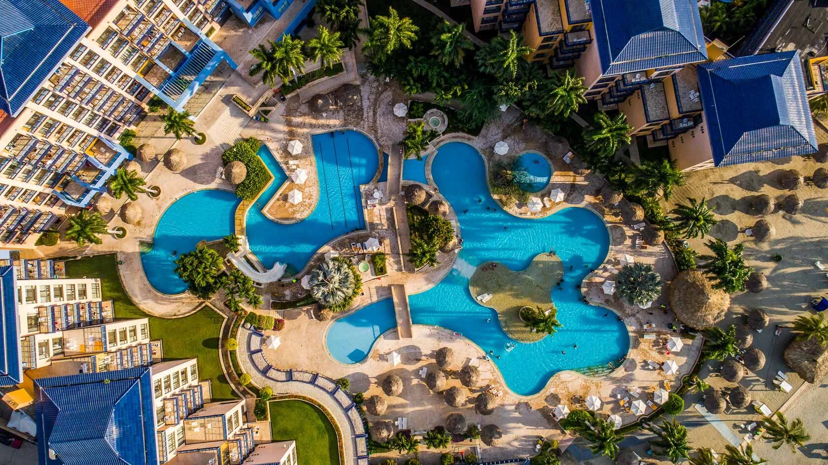 El Zuana Beach Resort tiene capacidad para 1.500 personas y está ubicado en una de las dos playas certificadas con bandera azul.