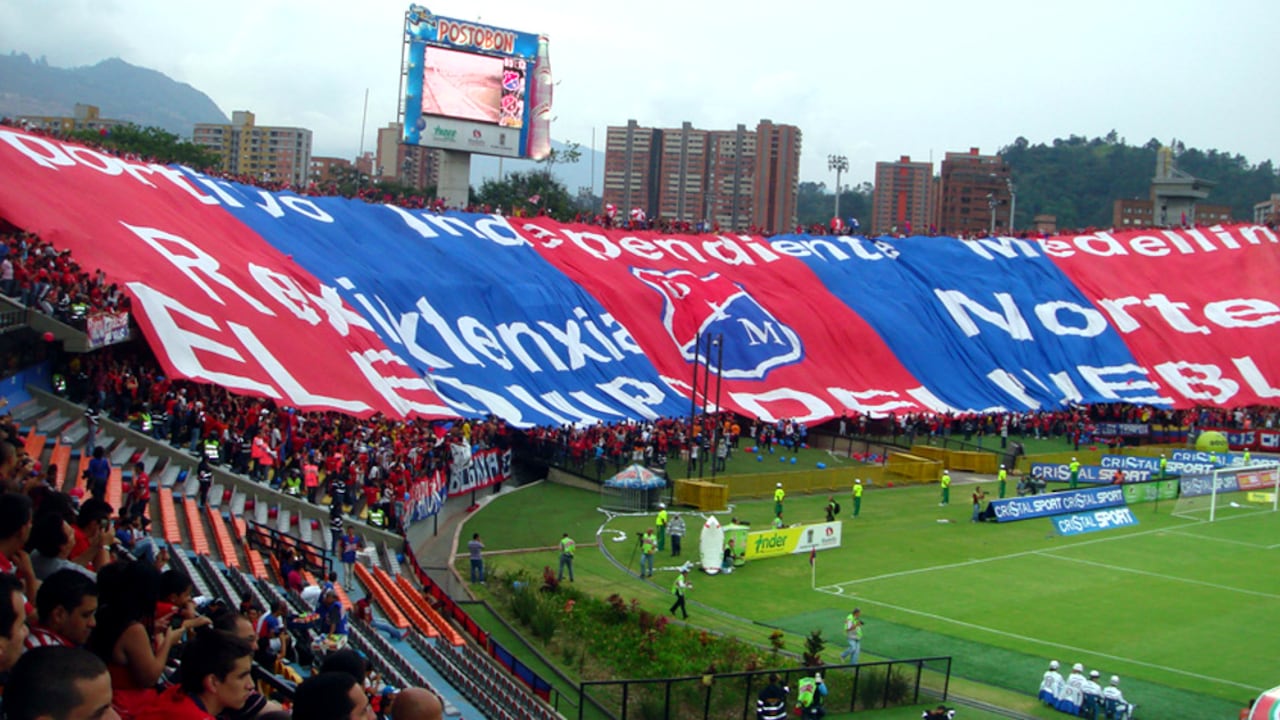 Luego de una alianza el Éxito, el Deportivo Independiente Medellín abrió en 2014 cinco tiendas en almacenes de esta cadena en la capital antioqueña. El objetivo en el presente periodo es abrir por lo menos otras dos.