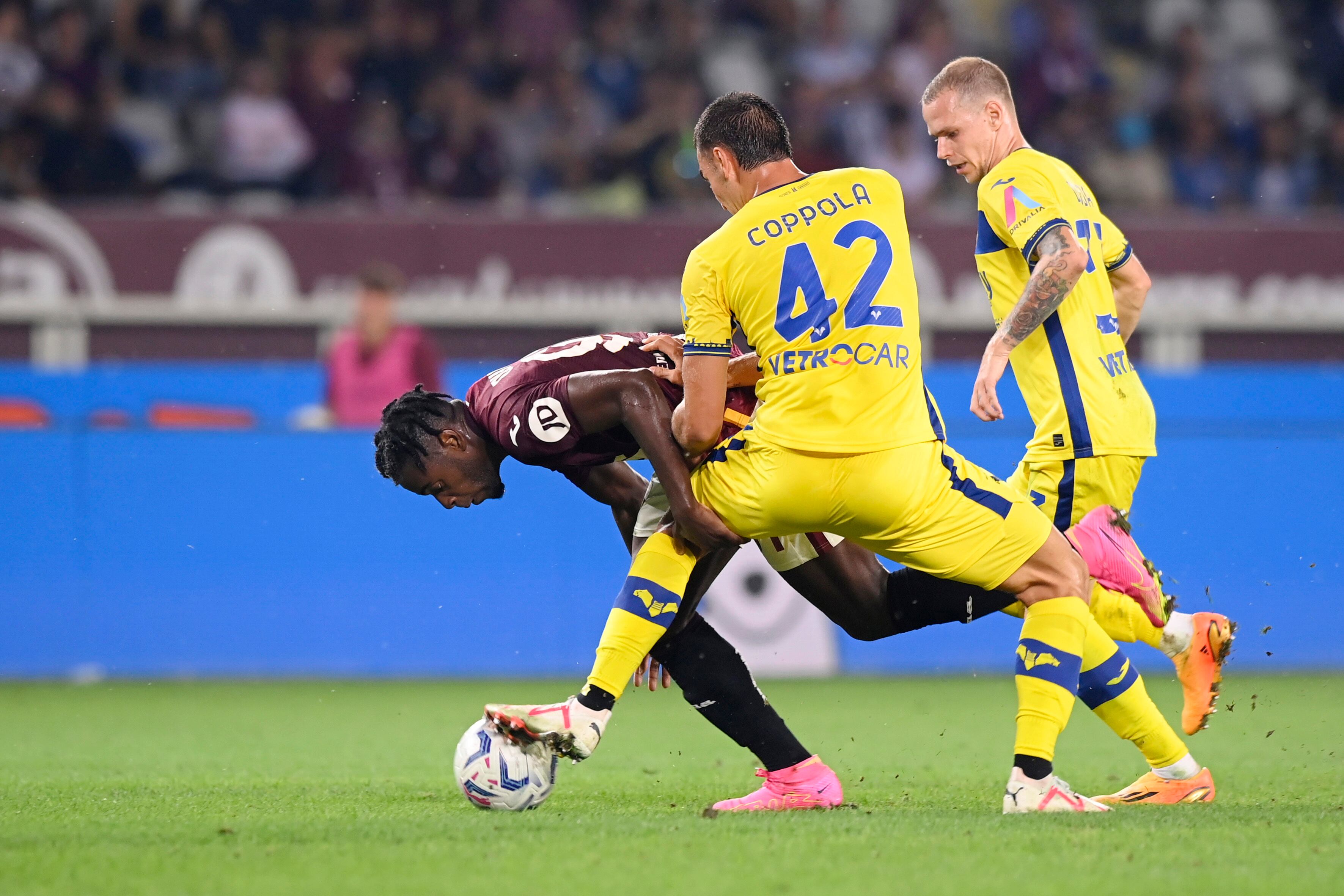 Duván Zapata en el partido contra Hellas Verona