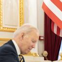 Joe Biden junto a Volodímir Zelenski firmando el apoyo que Estados Unidos le dará a Ucrania.