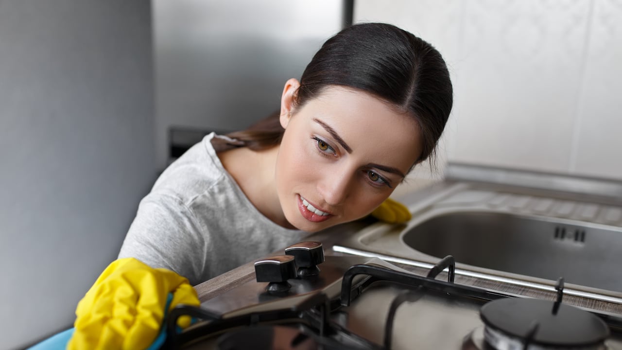 El vinagre ayuda a mantener la estufa de acero inoxidable limpia.