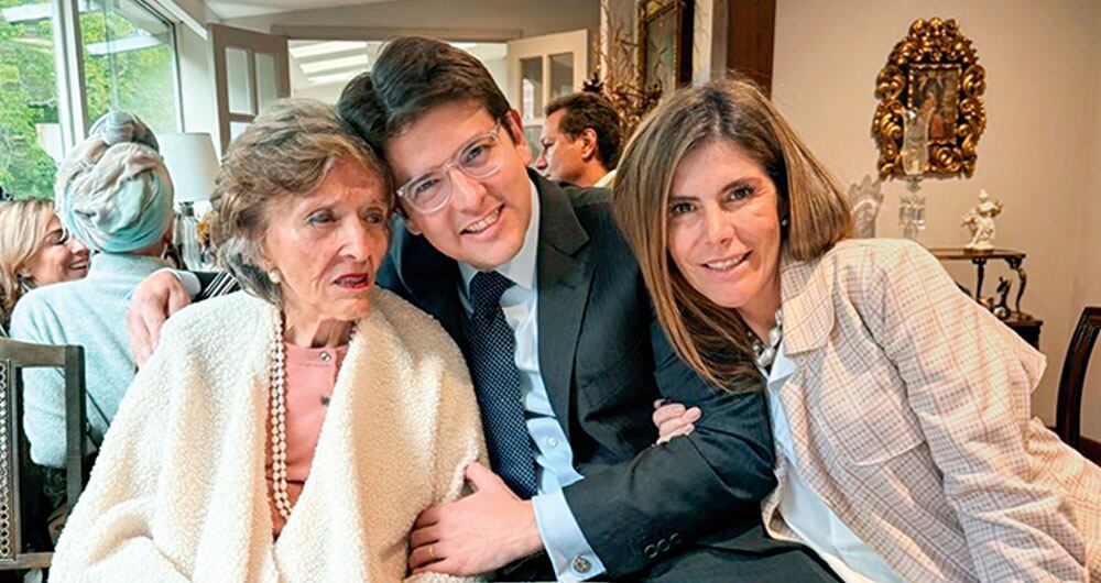 “Mi abuela (Nydia Quintero) es mi persona favorita. Ella nunca dejó que olvidáramos el amor de mi mamá”.