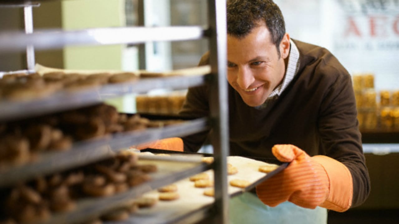 El nivel educativo en los establecimientos del sector panificador en Colombia es de 64% en formación secundaria.