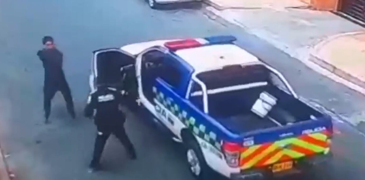 Hombre atacó a Policía