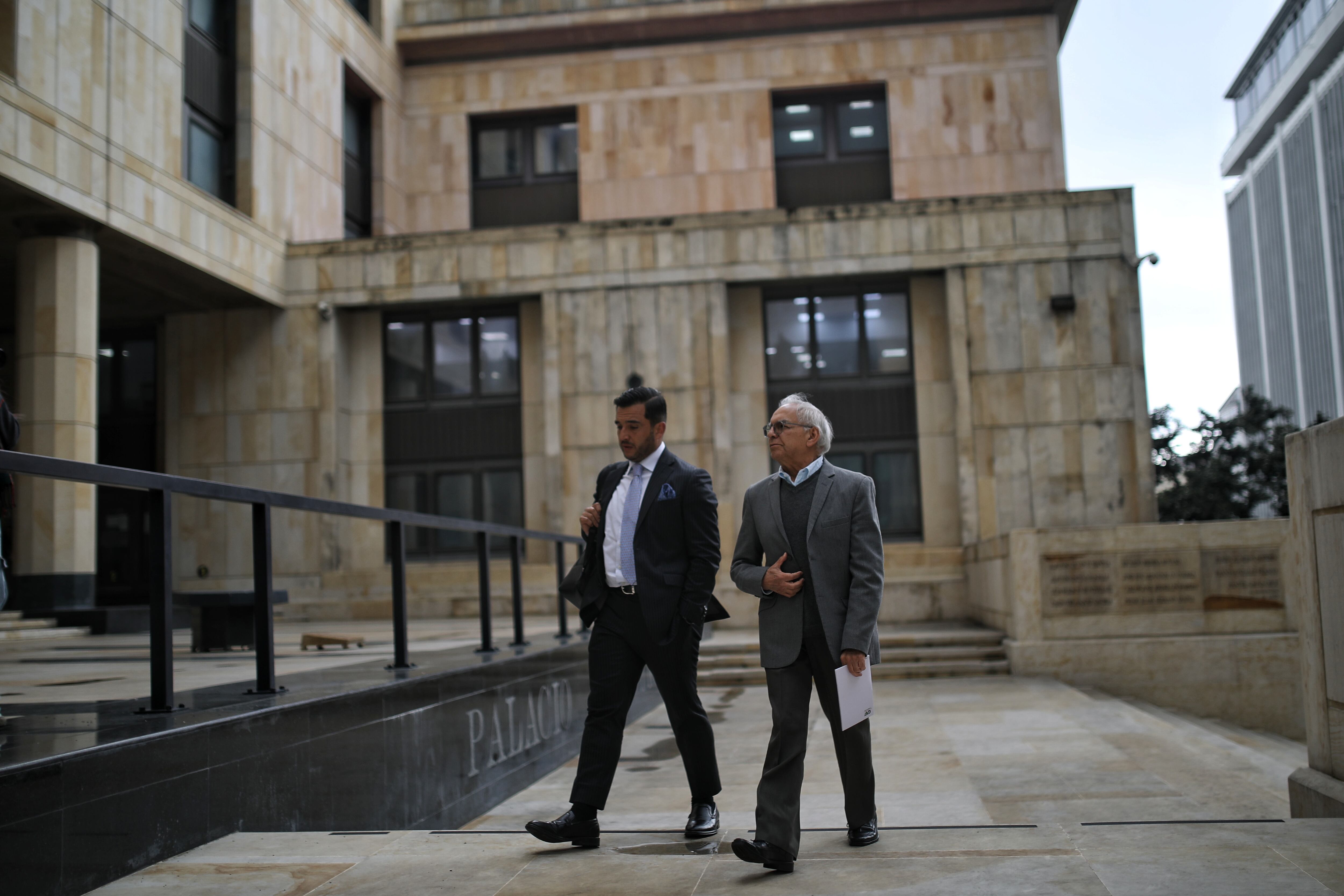 Ex ministro Ricardo Bonilla declarará en calidad de testigo , dentro del proceso en el que fueron citados todos los congresistas de la comisión parlamentaria de crédito público