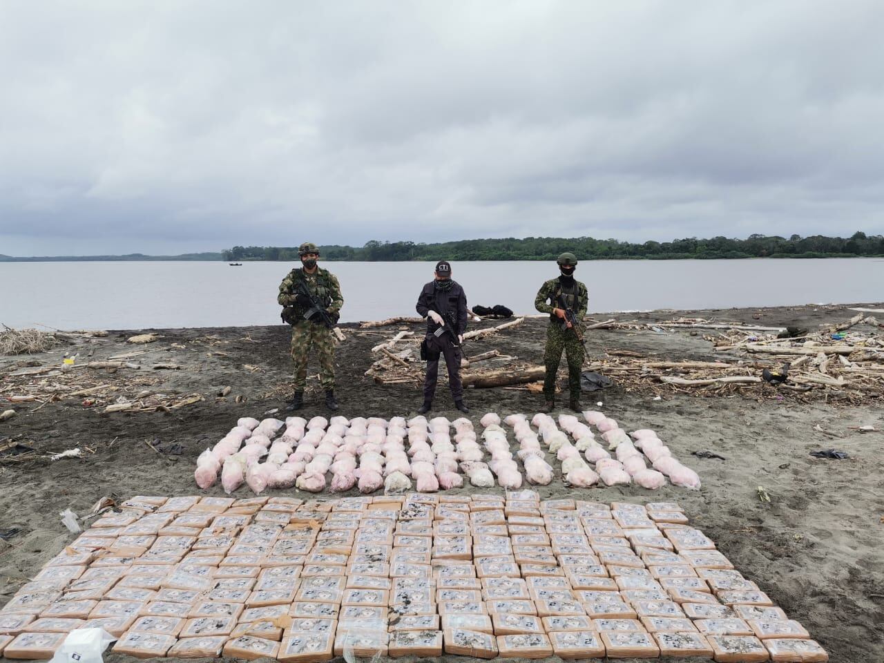 Desmantelan complejo de producción de coca en Tumaco