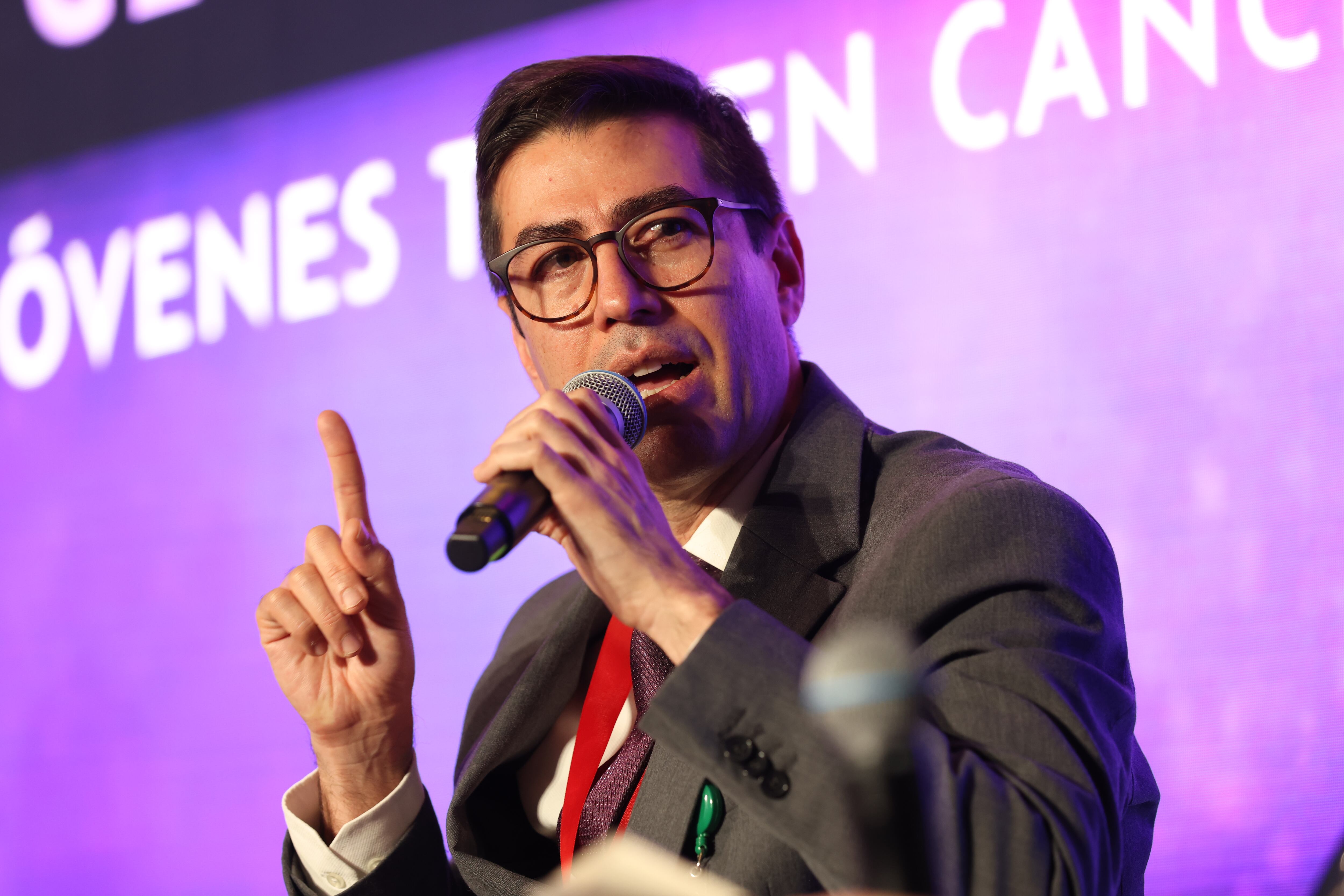 Foro Cáncer hoy, retos y futuro  Miércoles, 18 de marzo de 2026  Fundación Santa Fe de Bogotá

CONVERSATORIO GENERACIONAL | ¿Por qué cada vez más jóvenes tienen cáncer? 

●	Dra. Alejandra Cañas 
Médica internista, especialista en neumología del Hospital Universitario San Ignacio
●	Dr. Anwar Medellín 
Jefe de sección Cirugía Colon y Recto de la Fundación Santa Fe de Bogotá
●	Johana Rojas      
Diseñadora de modas, empresaria e influencer colombiana
●	Dr. Óscar González 
Hematooncólogo y pediatra de la Fundación Santa Fe de Bogotá

Modera: Dr. Gabriel Herrera 
Jefe del Departamento de Cirugía de la Fundación Santa Fe de Bogotá