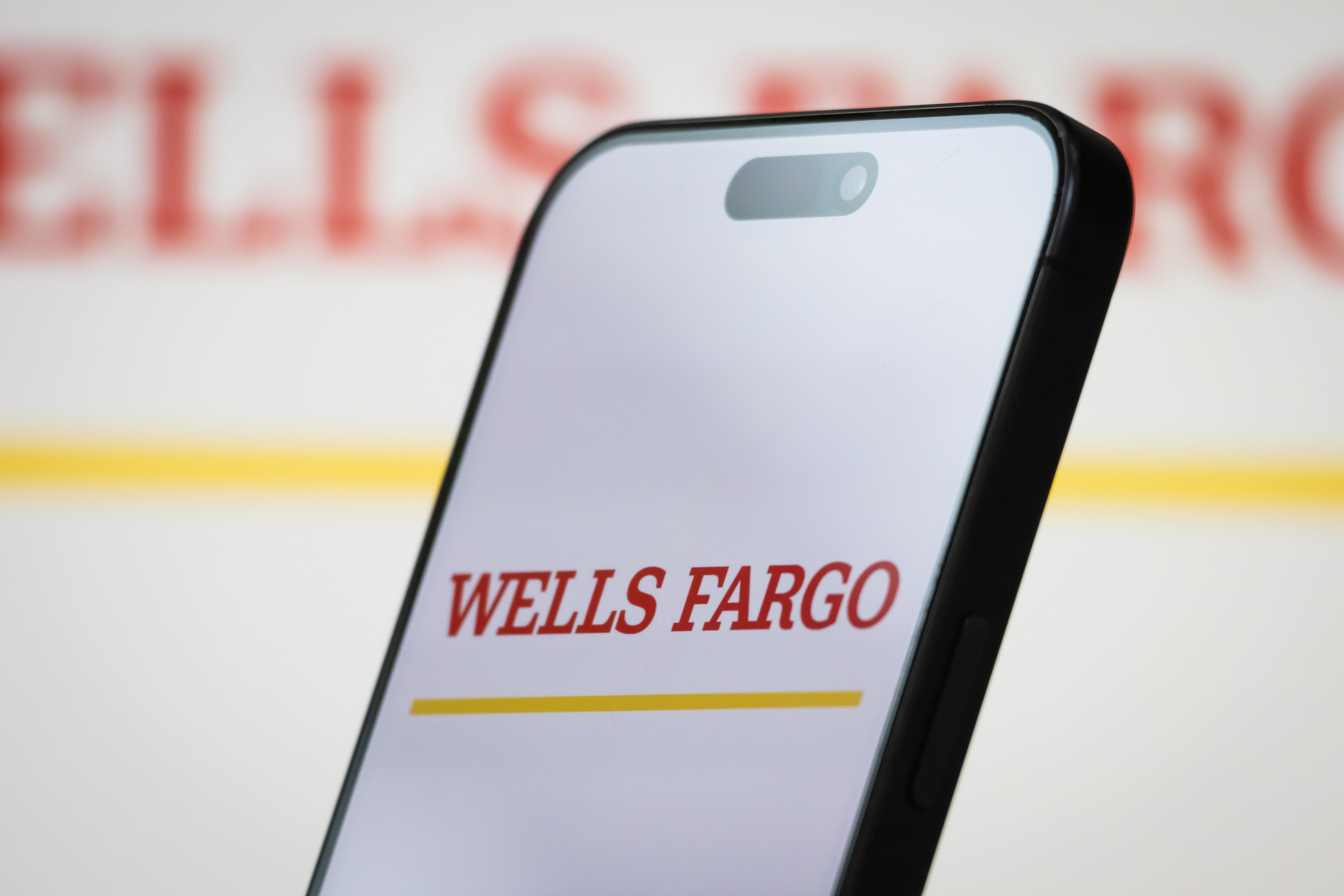 La actual temporada de resultados financieros muestra resultados más débiles en comparación con trimestres anteriores, con menos empresas superando las expectativas en todos los mercados, y las valoraciones en el sector tecnológico bajo un creciente escrutinio, junto con la incertidumbre por los aranceles que afectan tanto al S&P 500 como al NASDAQ.