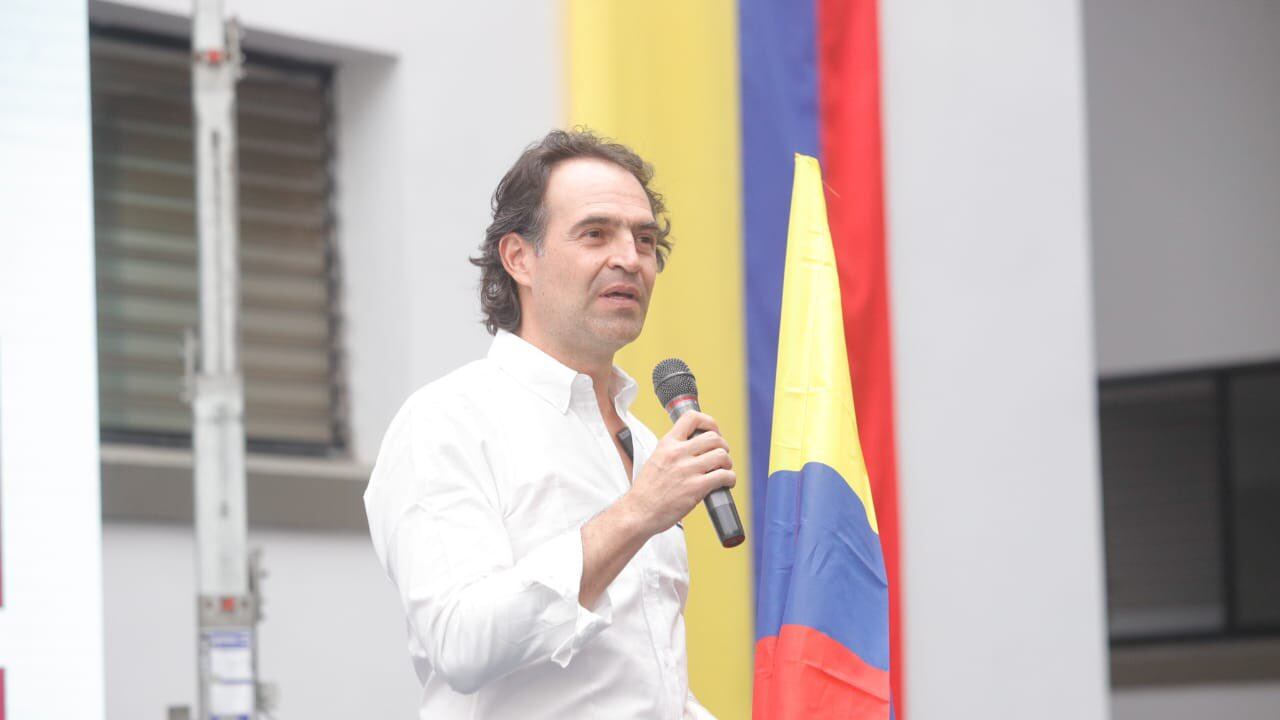 "Vamos con toda por la Presidencia de Colombia" escribió 'Fico' a través de sus redes sociales, donde agradeció a las millón 450 mil personas que lo apoyaron.