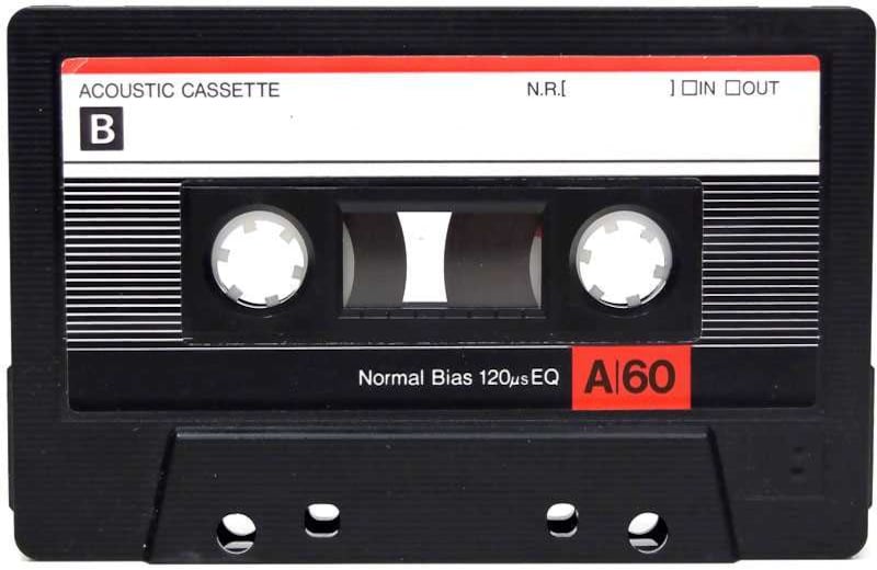 4. El casete. Se vendían vírgenes o pregrabados, igual que un disco de acetato o un CD. ¿Quién, mayor de 30 años, no recuerda haberle grabado una selección de música a esa persona especial? El problema era que solo tenían espacio para 60 minutos de contenido, es decir, 15 canciones, y había que voltear la cinta cada 30 minutos. Su declive comenzó con la aparición de los reproductores de MP3, que permiten almacenar muchas más canciones.