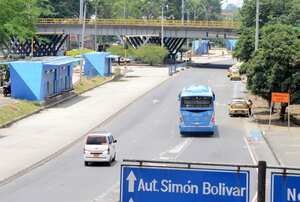 Cali Obras en la Troncal Oriental del Cali Obras en la Troncal Oriental del Masivo Integrado de Occidente (MIO) es la obra de infraestructura más grande del sistema de transporte de Cali, que se construye actualmente sobre la autopista Simón Bolívar. foto José L Guzmán. El País. agosto15-23