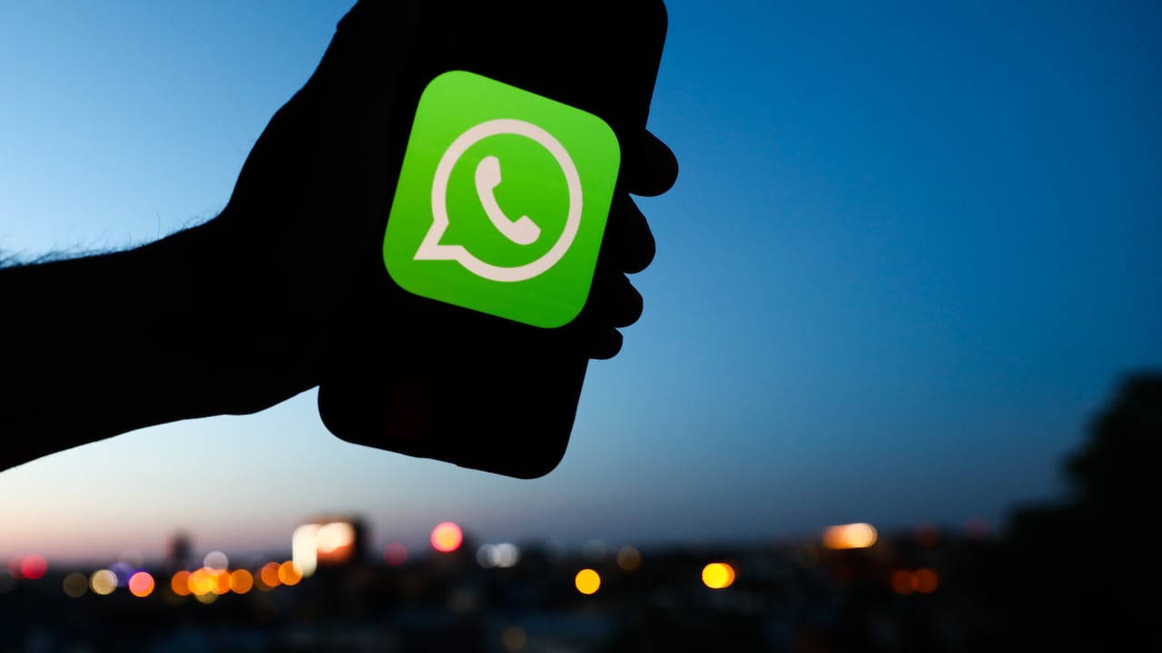 WhatsApp introduce nuevas funciones de manera regular con el objetivo de mejorar la experiencia del usuario, mantenerse competitivo en el mercado, fortalecer la seguridad y la privacidad, adaptarse a las nuevas tendencias de comunicación y, en algunos casos, generar ingresos.