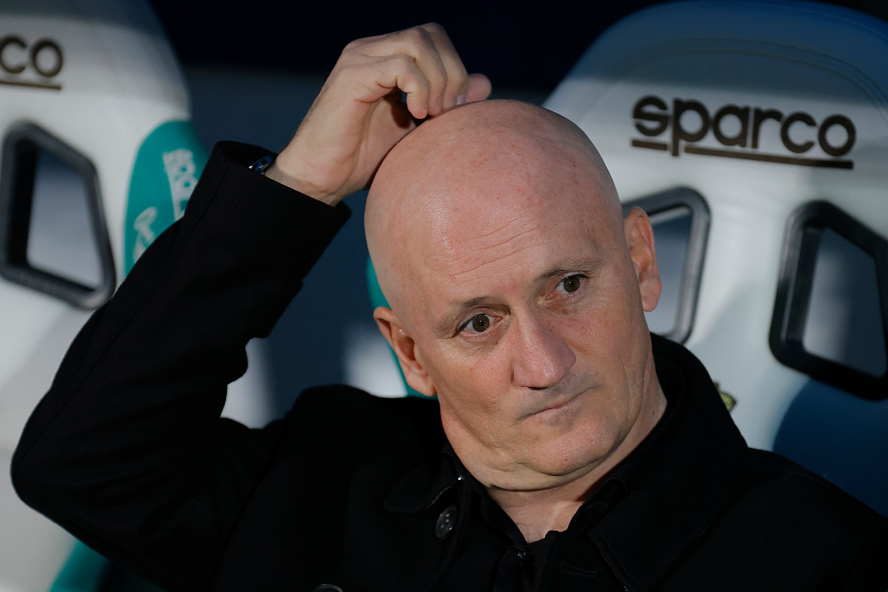 TORREON, MEXICO - FEBRUARY 10: Pablo Repetto, head coach of Santos looks on during the 6th round match between Santos and Tigres UANL as part of the Torneo Clausura 2024 at Corona Stadium on February 10, 2024 in Torreon, Mexico. (Photo by Manuel Guadarrama/Getty Images)