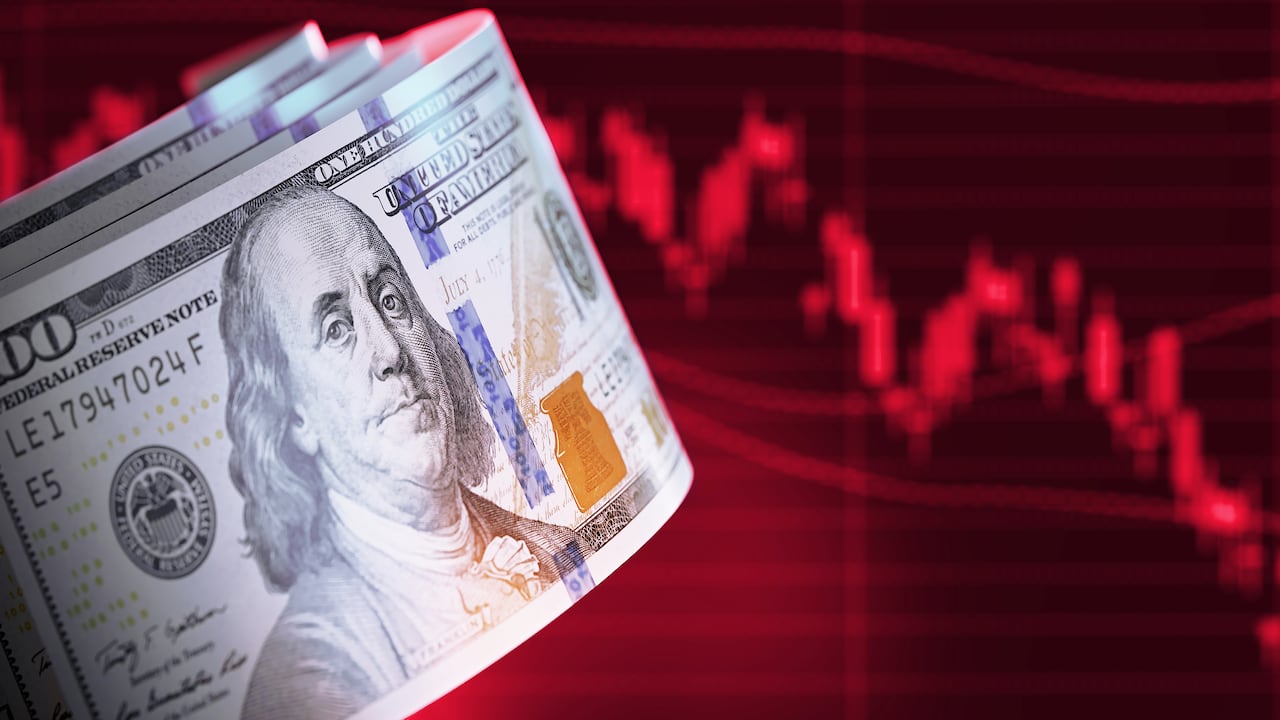 El dólar sufrió un desplome de más de $80 este 13 de enero.