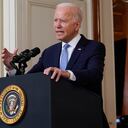 El presidente Joe Biden habla sobre el final de la guerra en Afganistán desde el comedor estatal de la Casa Blanca, martes, 31 de agosto de 2021, en Washington. (AP Foto / Evan Vucci)