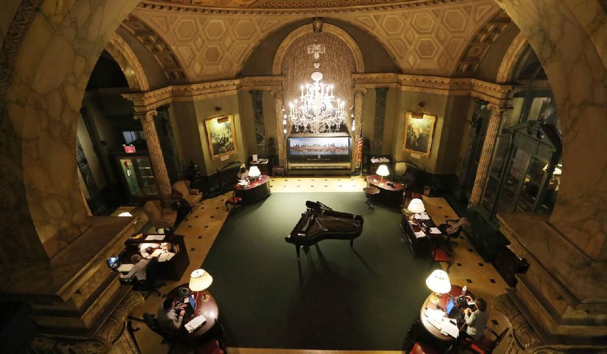 El rascacielos se encuentra en la 111 West con 57th Street en pleno centro de la ciudad