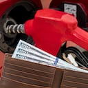 El aumento en el precio de la gasolina afecta el bolsillo de los usuarios.