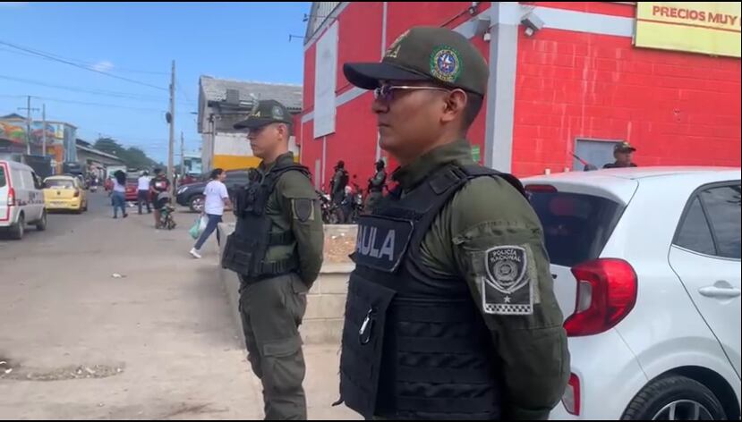 Hombres del Gaula de la Policía Metropolitana de Barranquilla están en zonas comerciales de la ciudad.