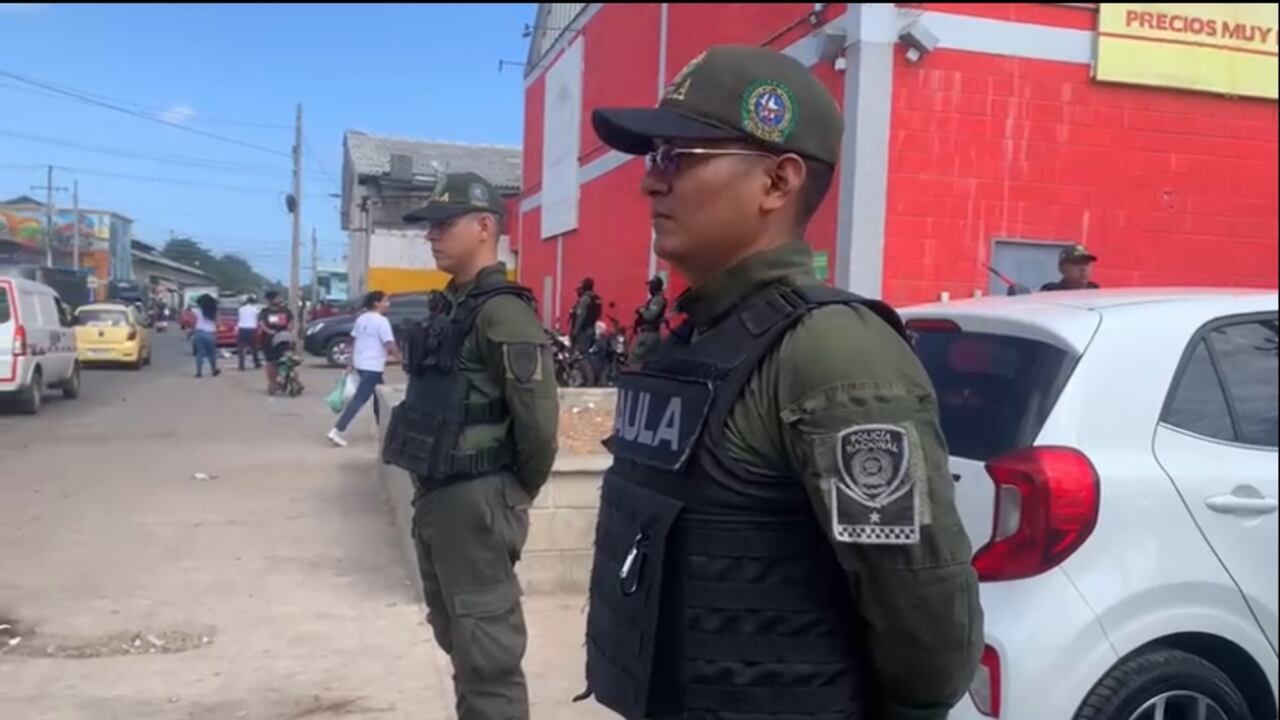 Hombres del Gaula de la Policía Metropolitana de Barranquilla están en zonas comerciales de la ciudad.