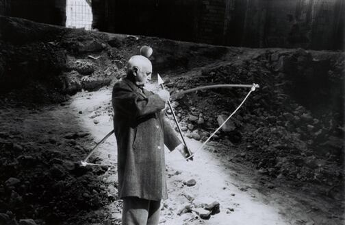 Tell (Guillermo Tell) Actualmente tiene más de 500 montajes fotográficos, estará en Colombia hasta el 10 de abril y planea llevar sus obras a Marruecos, Portugal, Turquía y Suecia en los próximos meses.