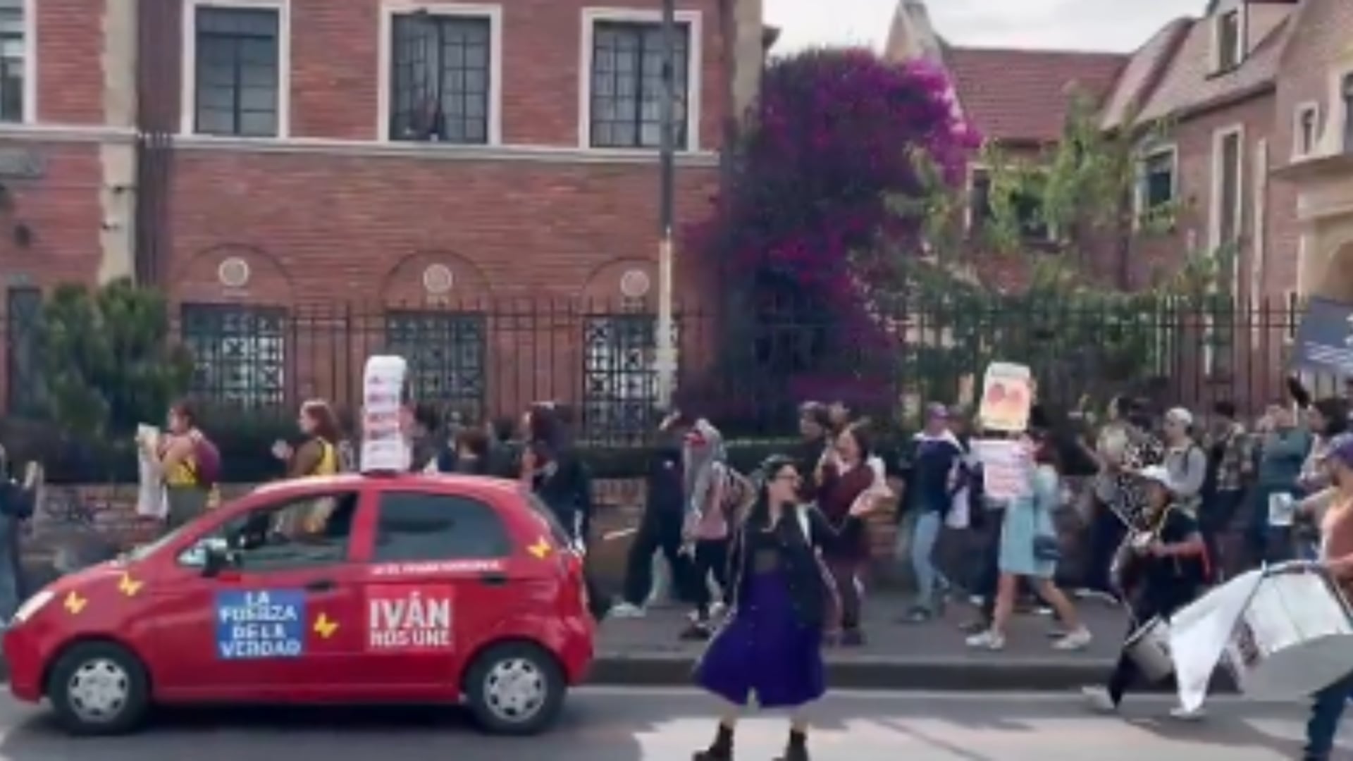 Nueva jornada de manifestaciones en Bogotá a favor de Iván Cepeda: estas son las vías afectadas - Semana