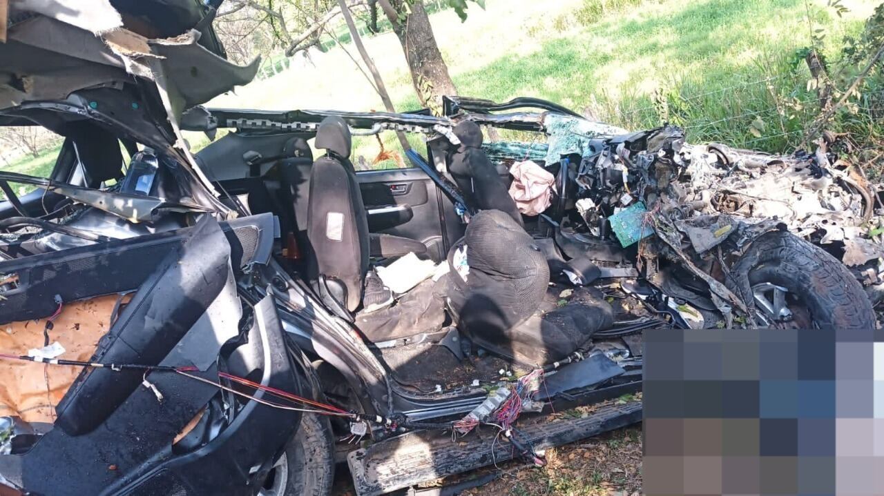 En esta imagen fue difuminado el cuerpo de una de las víctimas del accidente que murió en el instante.