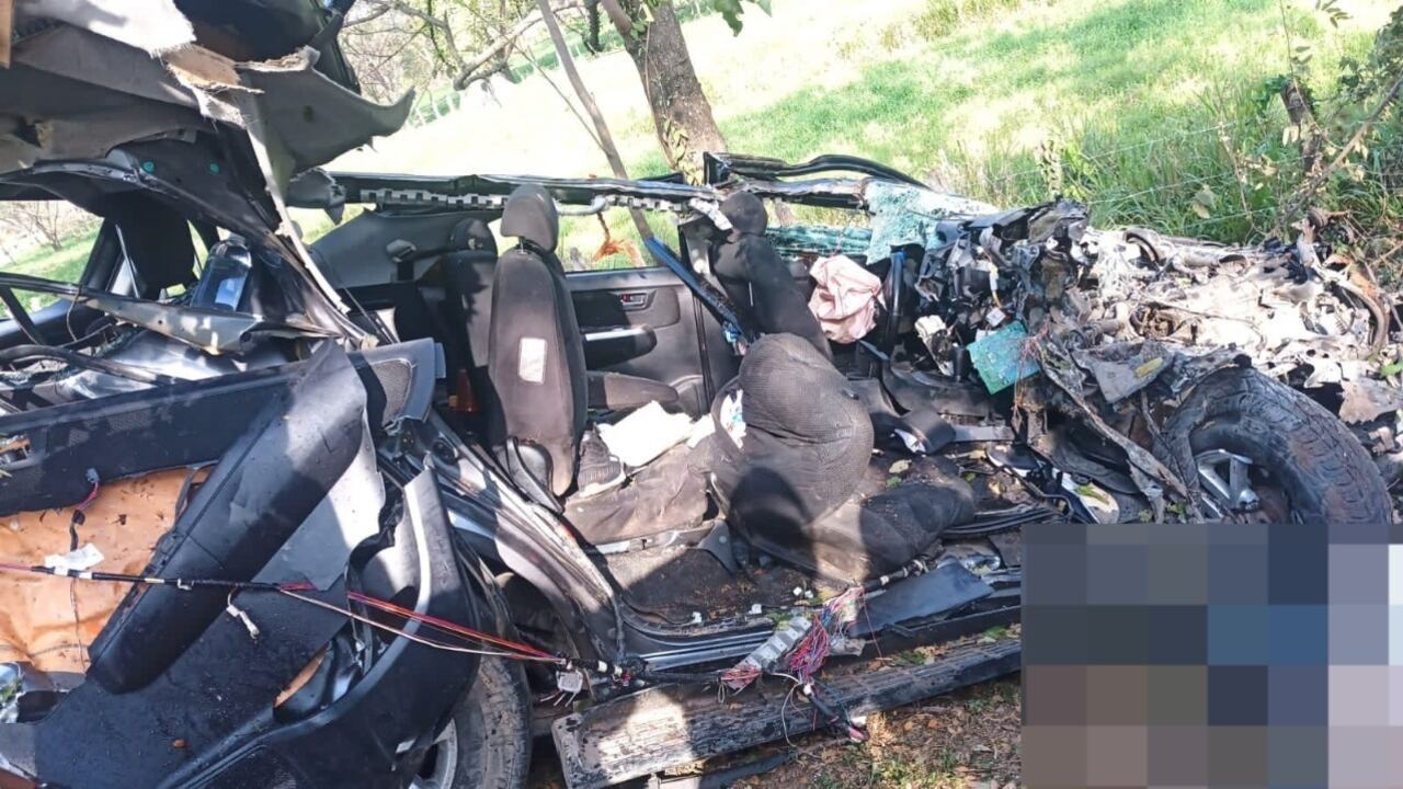En esta imagen fue difuminado el cuerpo de una de las víctimas del accidente que murió en el instante.